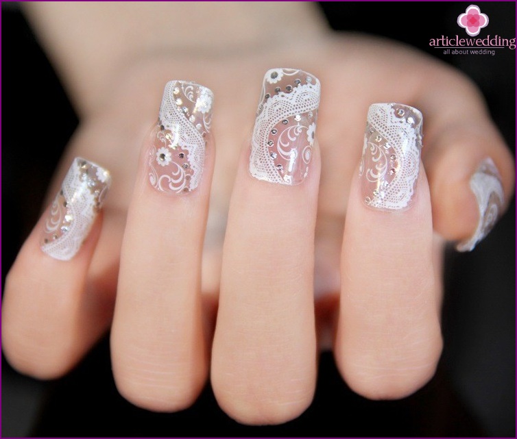 Lace imitation manicure