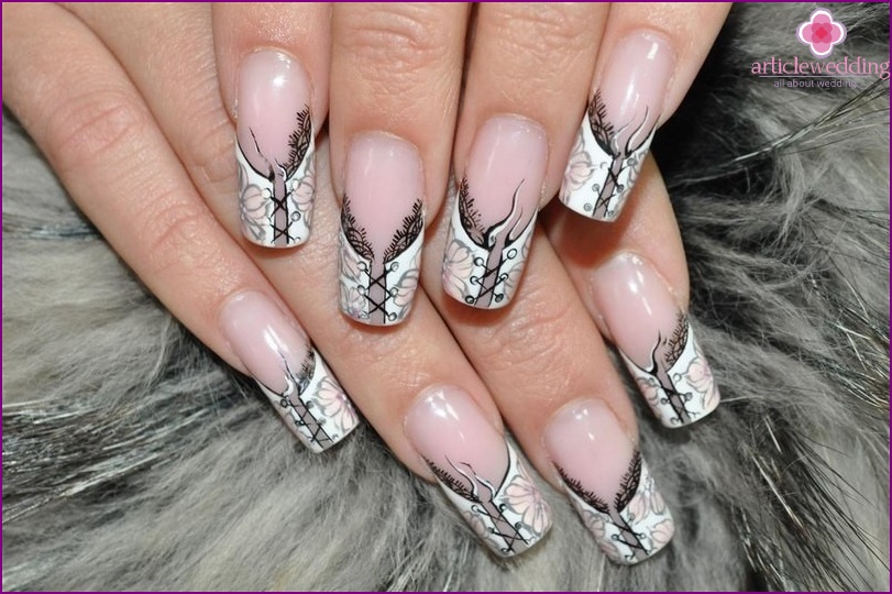 Lacing Manicure