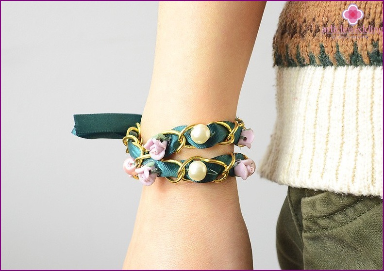 Double-sided bracelet