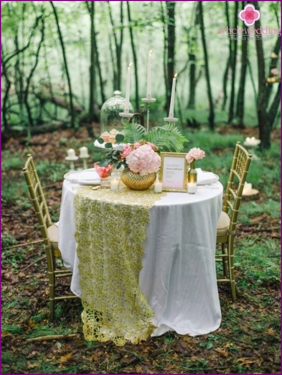 Decorazioni per matrimoni nella foresta