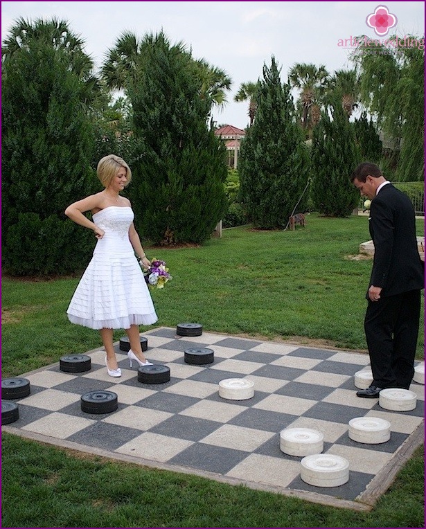 Big checkers at the wedding