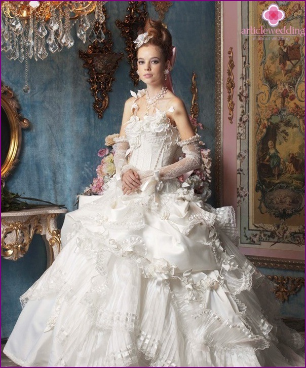 The image of the bride in the rococo style