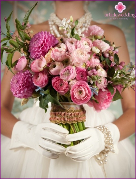 Rococo bride's bouquet