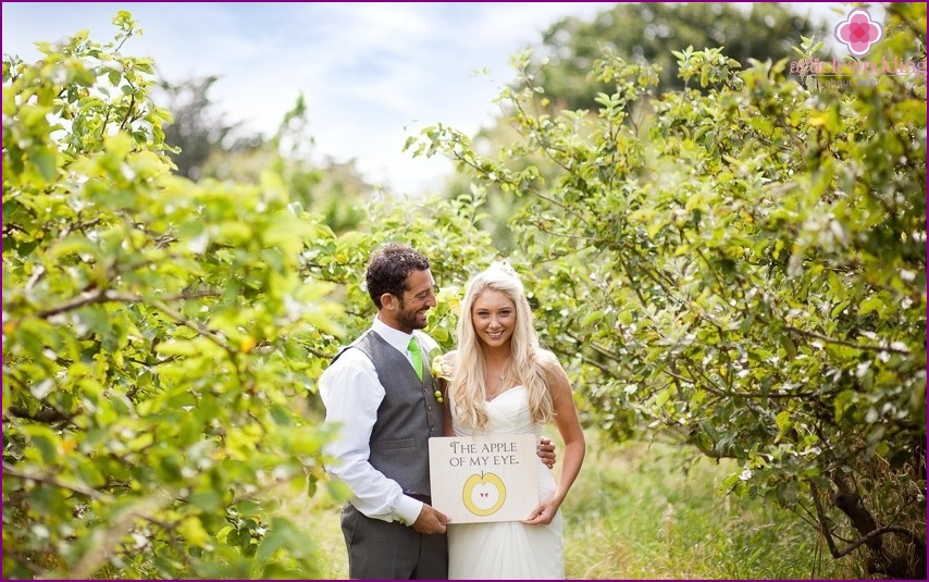 Newlyweds in the apple style