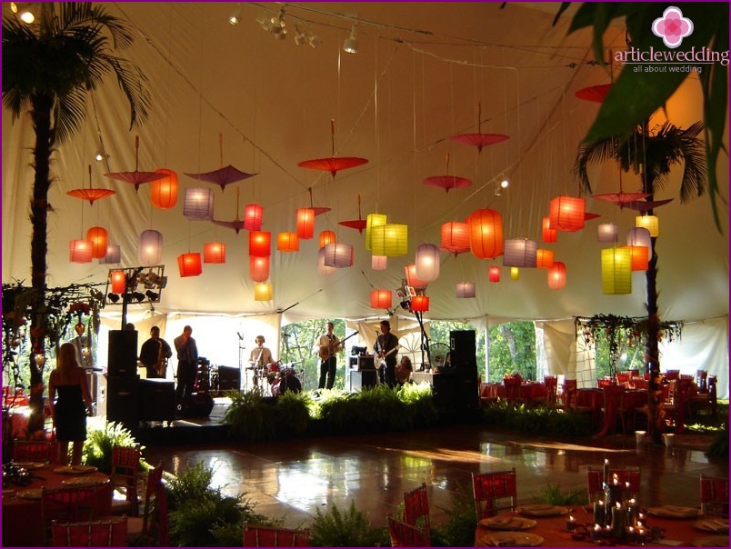 Oriental style wedding lighting