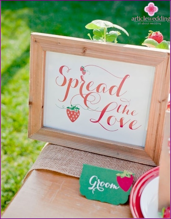 Décor de mariage aux fraises