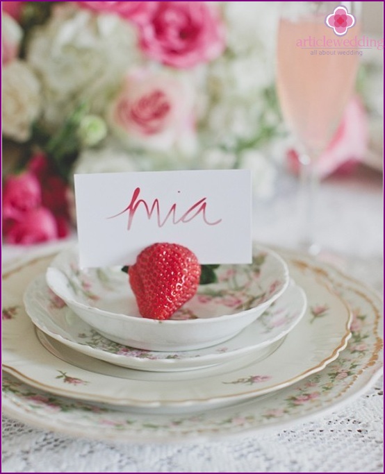 Cartes de banquet aux fraises