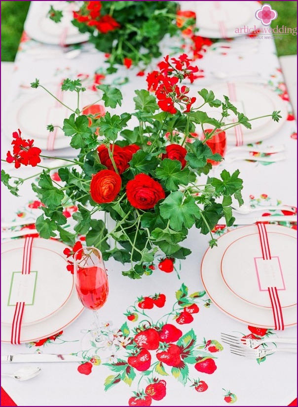 Décor de mariage aux fraises