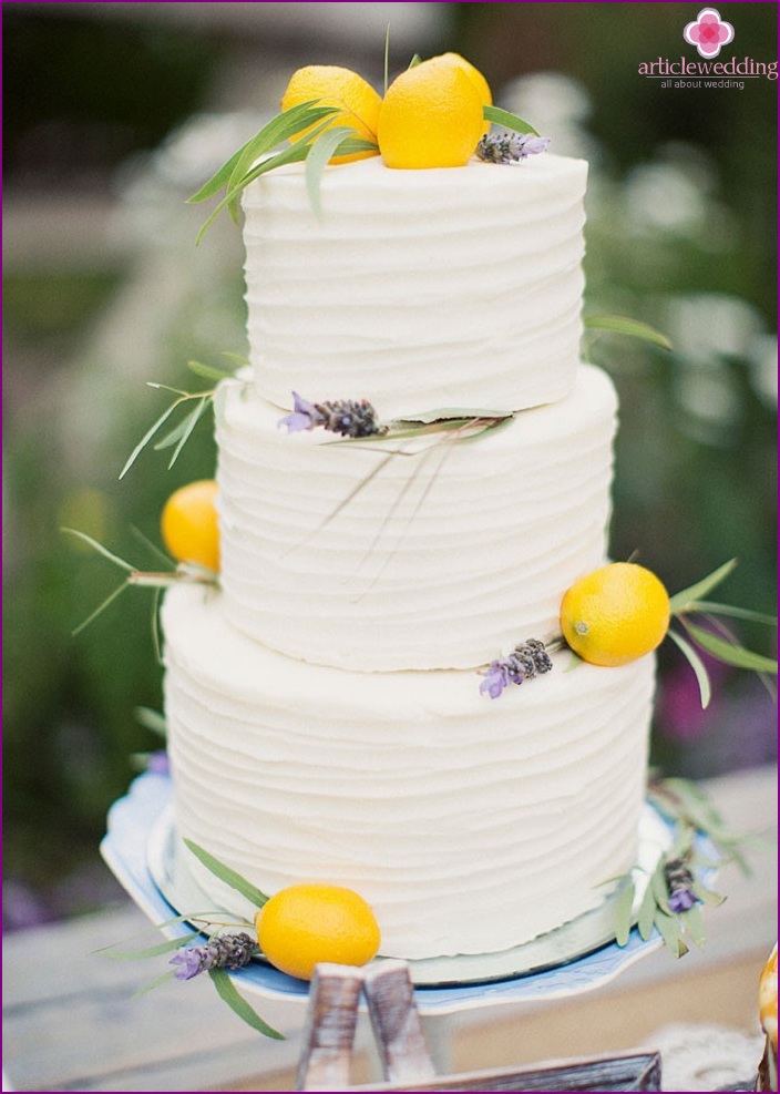 Cake with lemon
