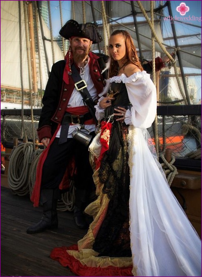 Newlyweds in a pirate style.