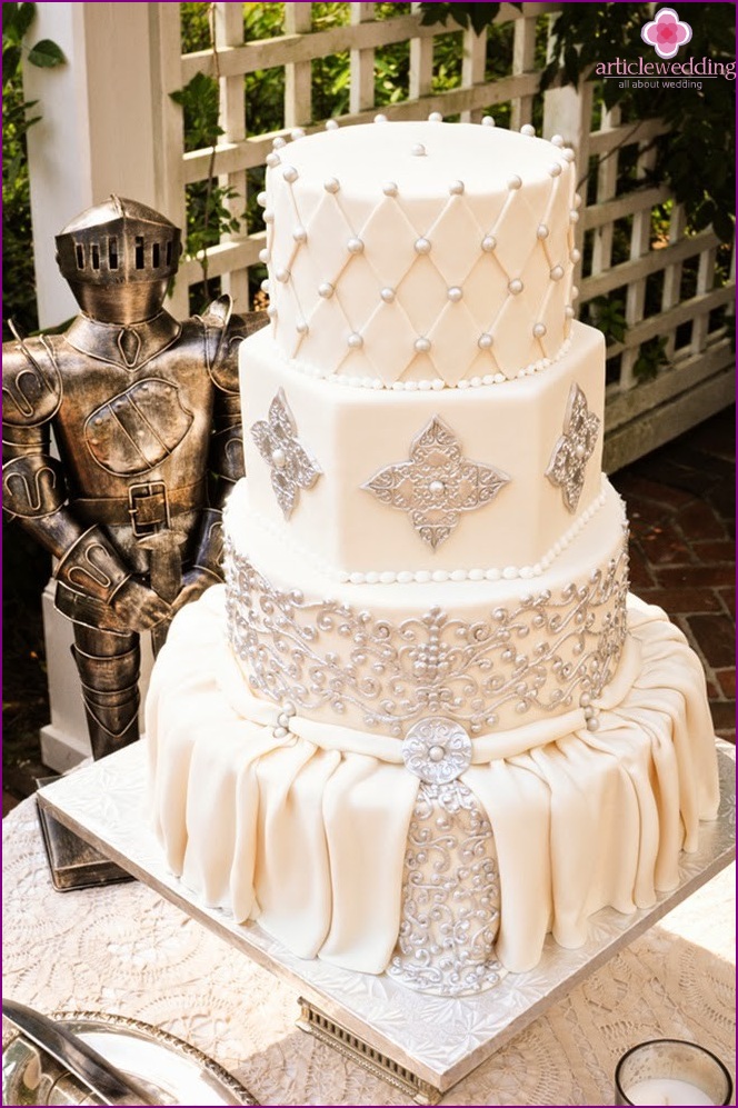Knight-style cake