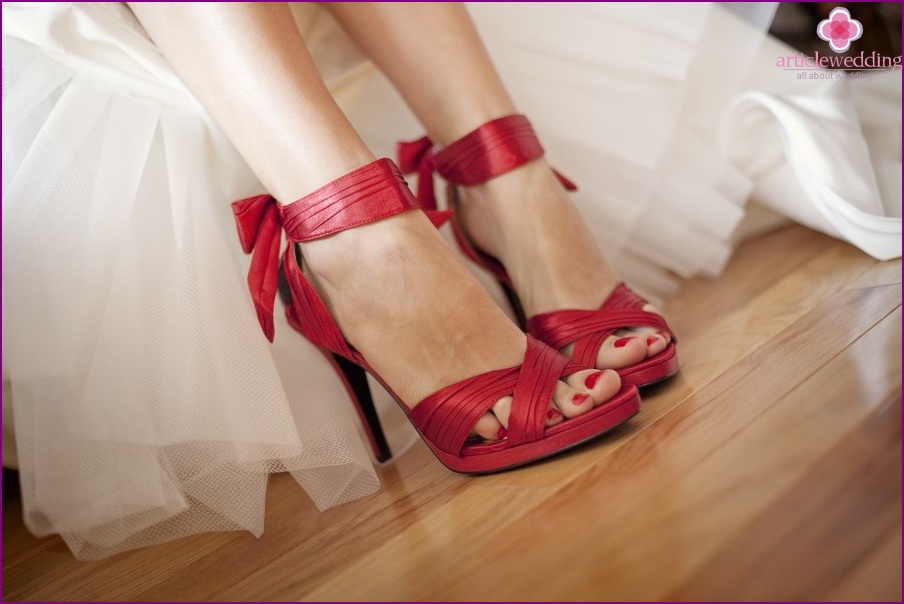 Ljusa skor för bruden