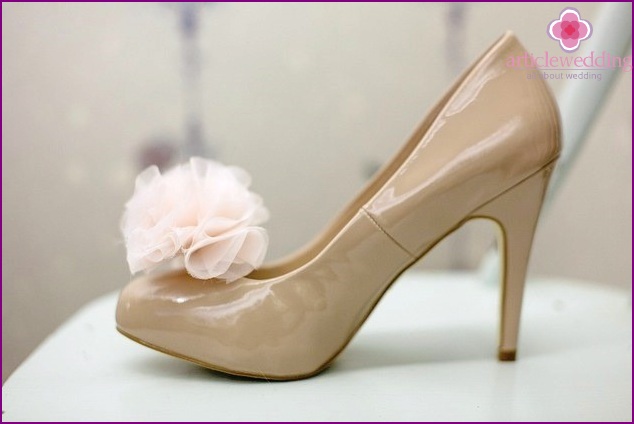 Scarpe a fiori in chiffon fai-da-te