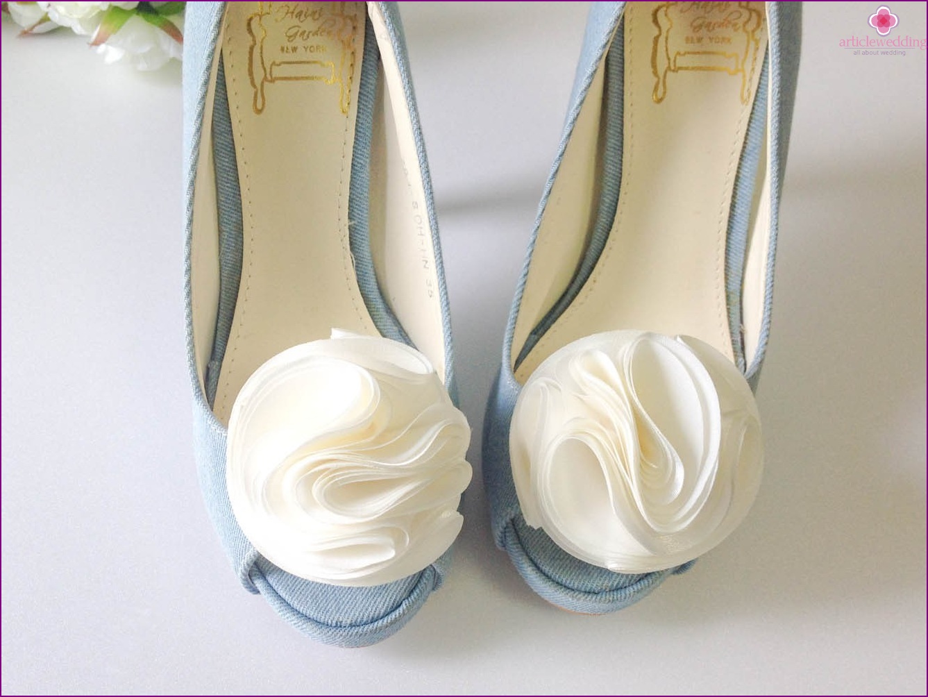 Chiffon pompom bride shoes