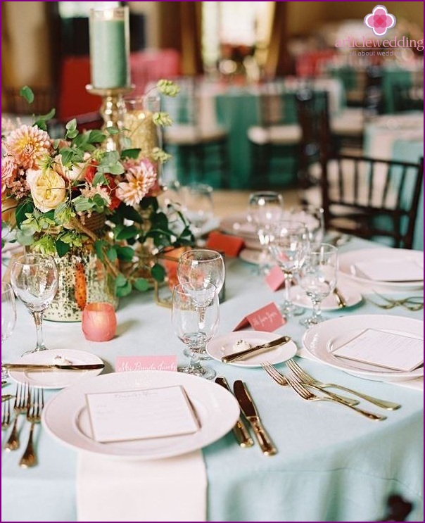 Tischdekoration für eine Hochzeit