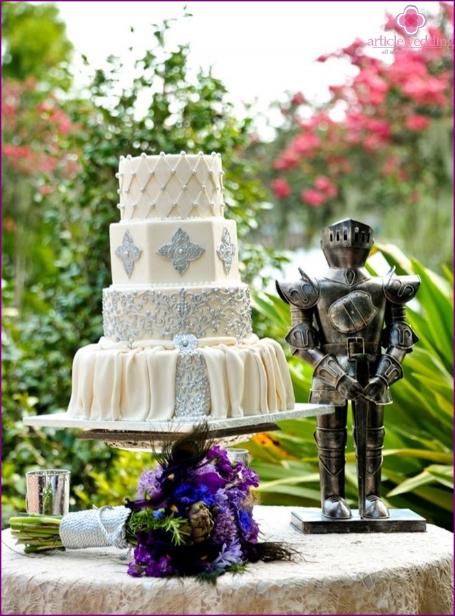 Renaissance wedding cake