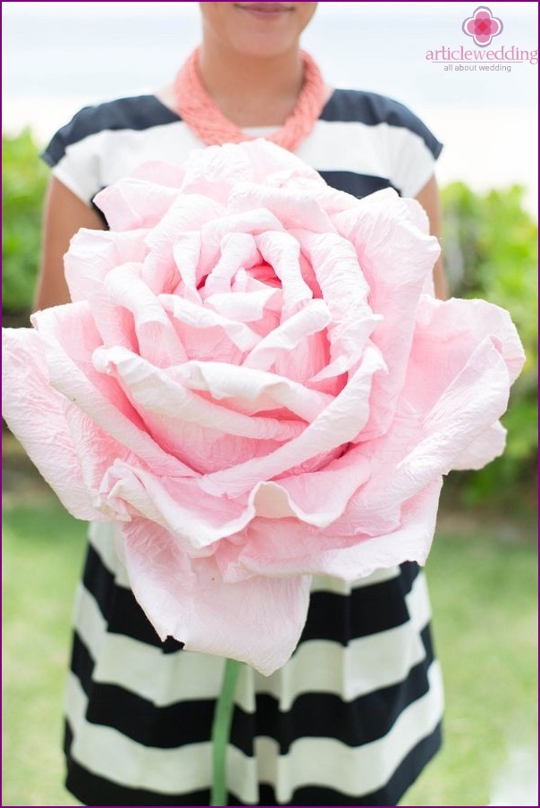 Paper flowers for bridesmaids