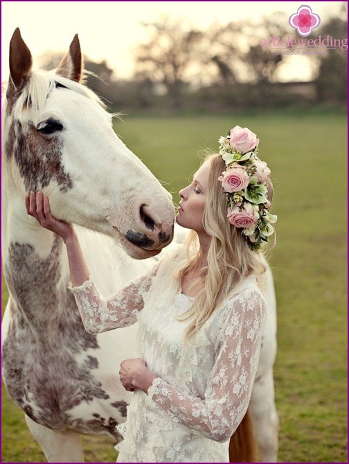 Ghirlanda di rose rosa per la sposa