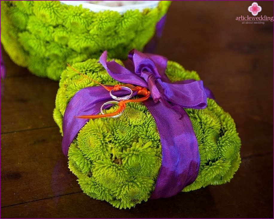 Oreiller d'anneau de chrysanthème vert