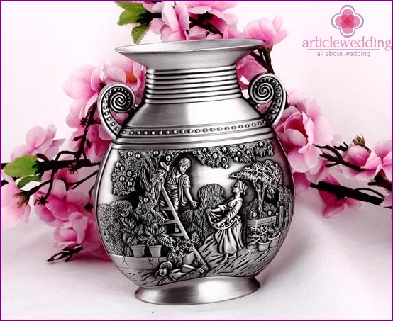 Tin alloy vase