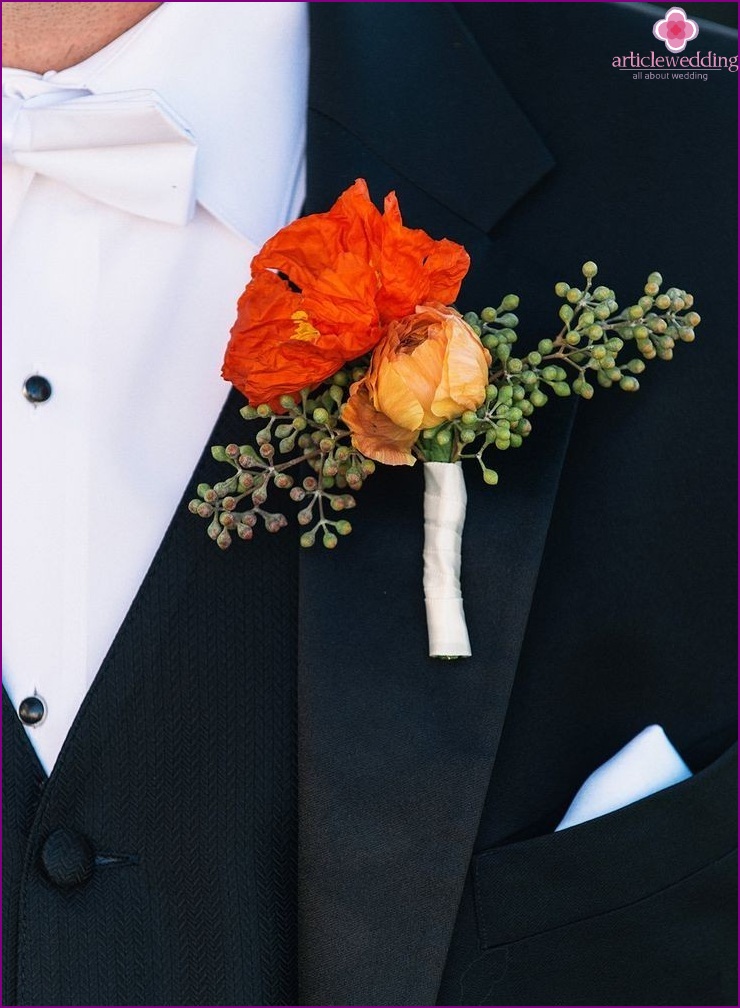 Do-it-yourself bright poppy boutonniere