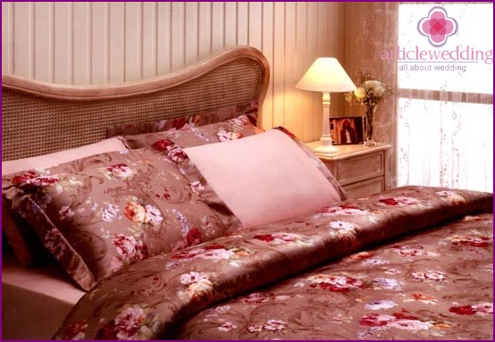 Bed sheets in roses