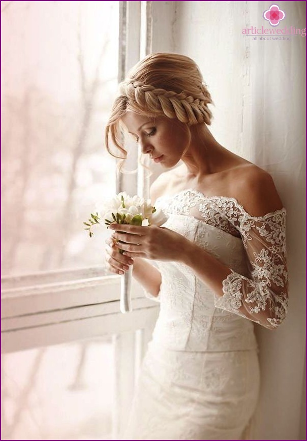 Exquisite bride hairstyle