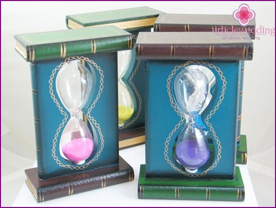 Hourglass as a gift