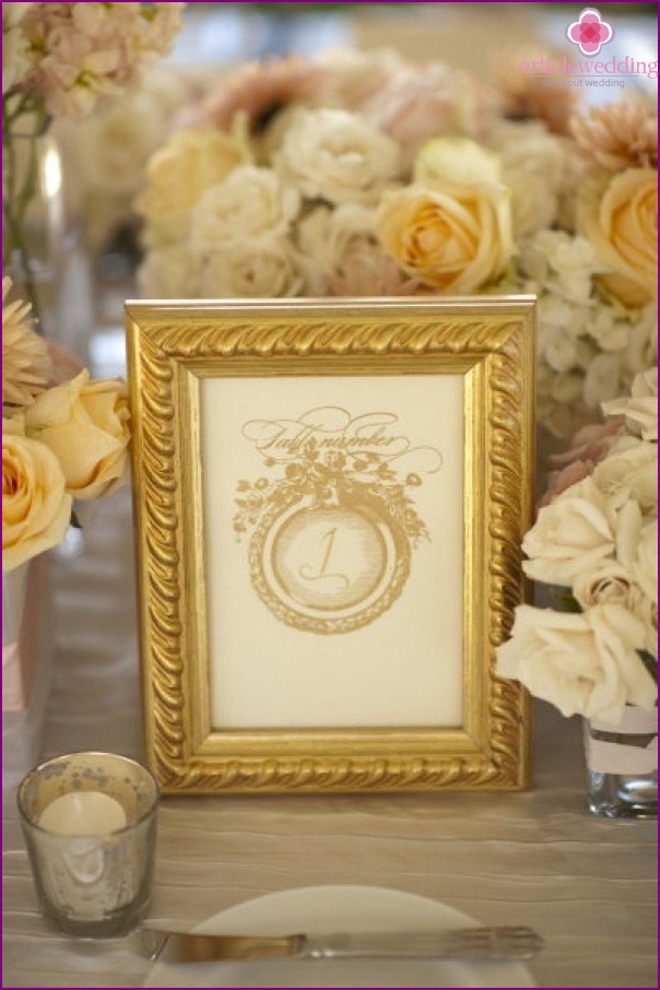 Wedding decor in gold color