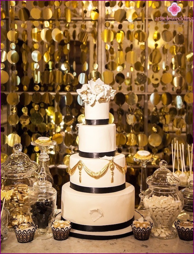 Wedding decor in gold color