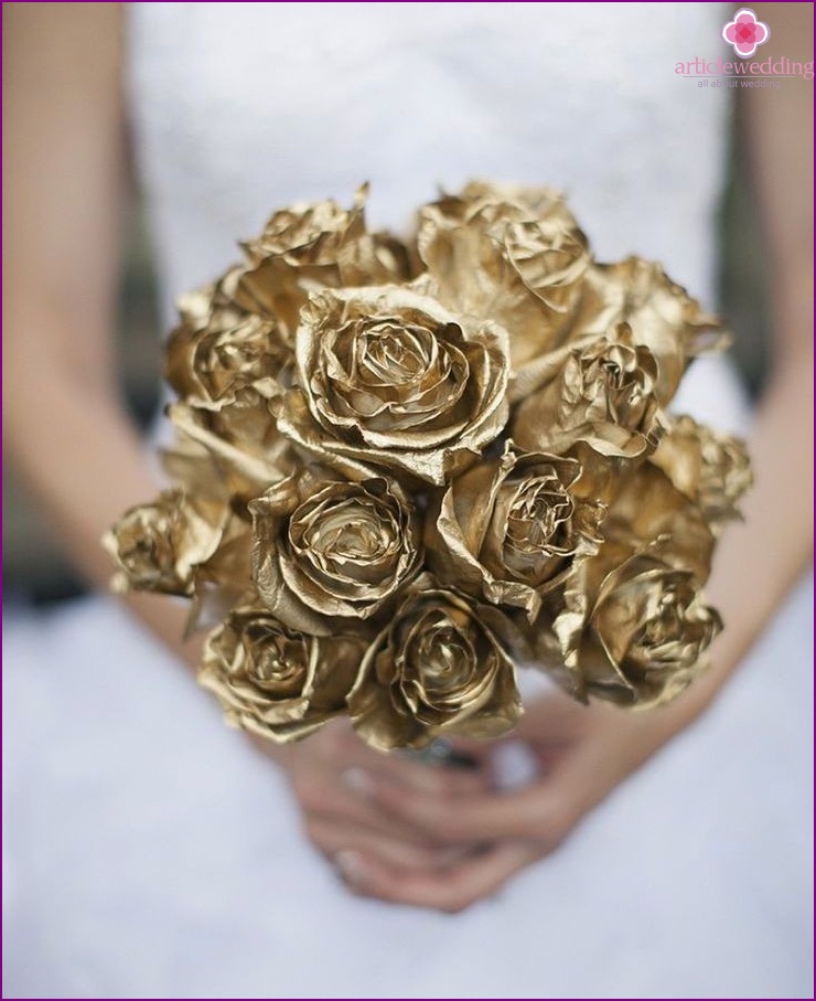 Bridal bouquet in gold color