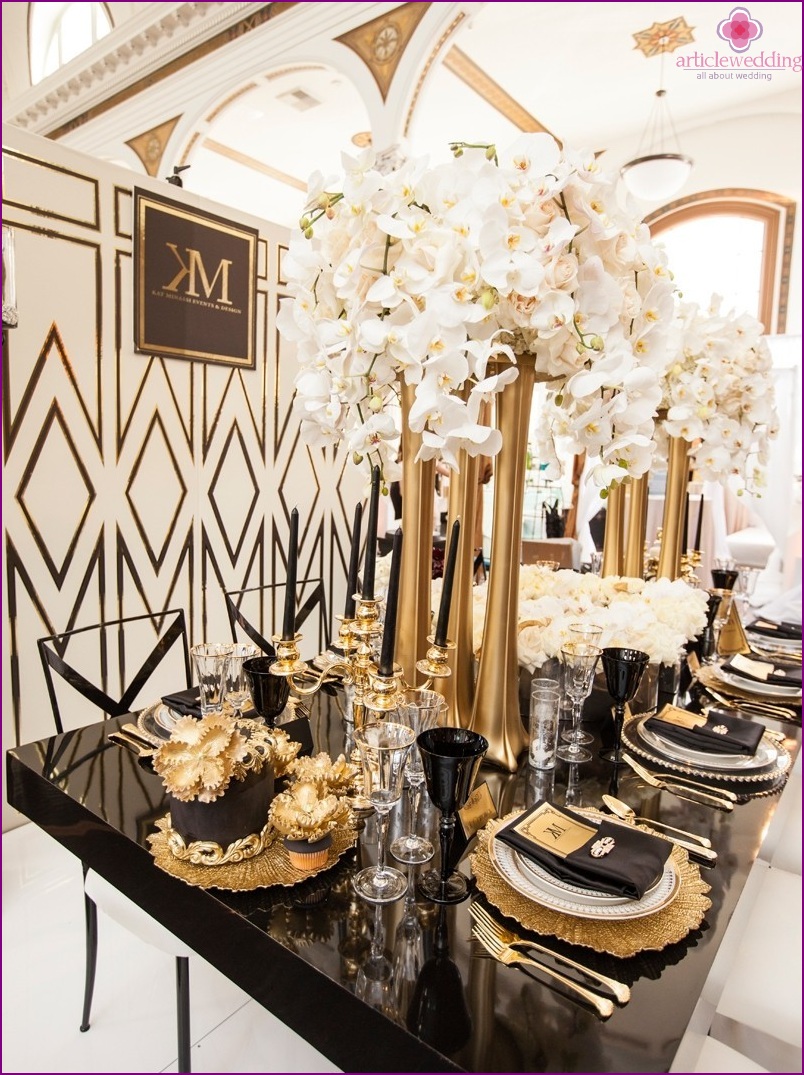 Wedding decor in gold color