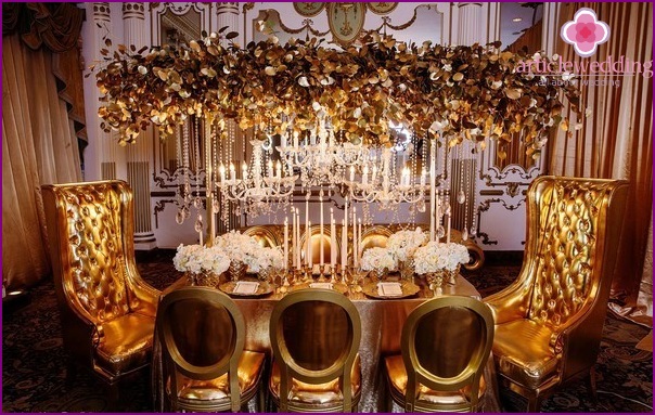 Wedding decor in gold color