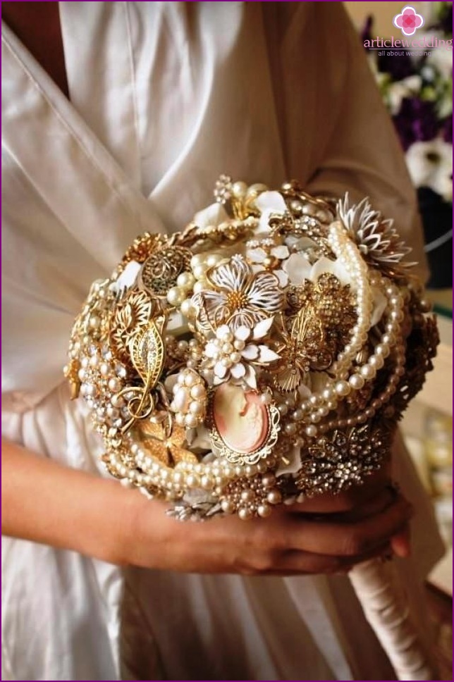 Bridal bouquet in gold color