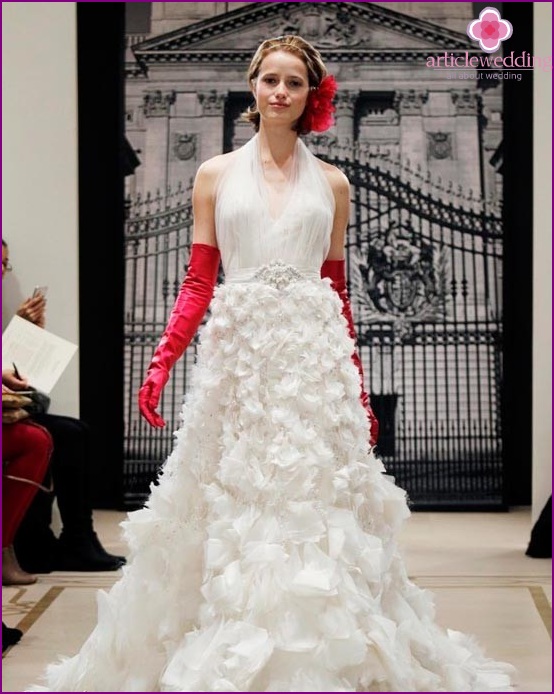 Bride with bright gloves