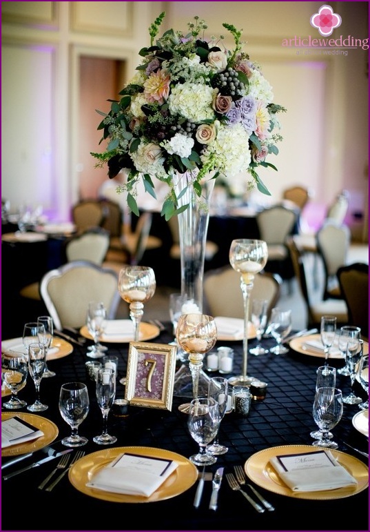 Decoración de bodas en azul y oro.