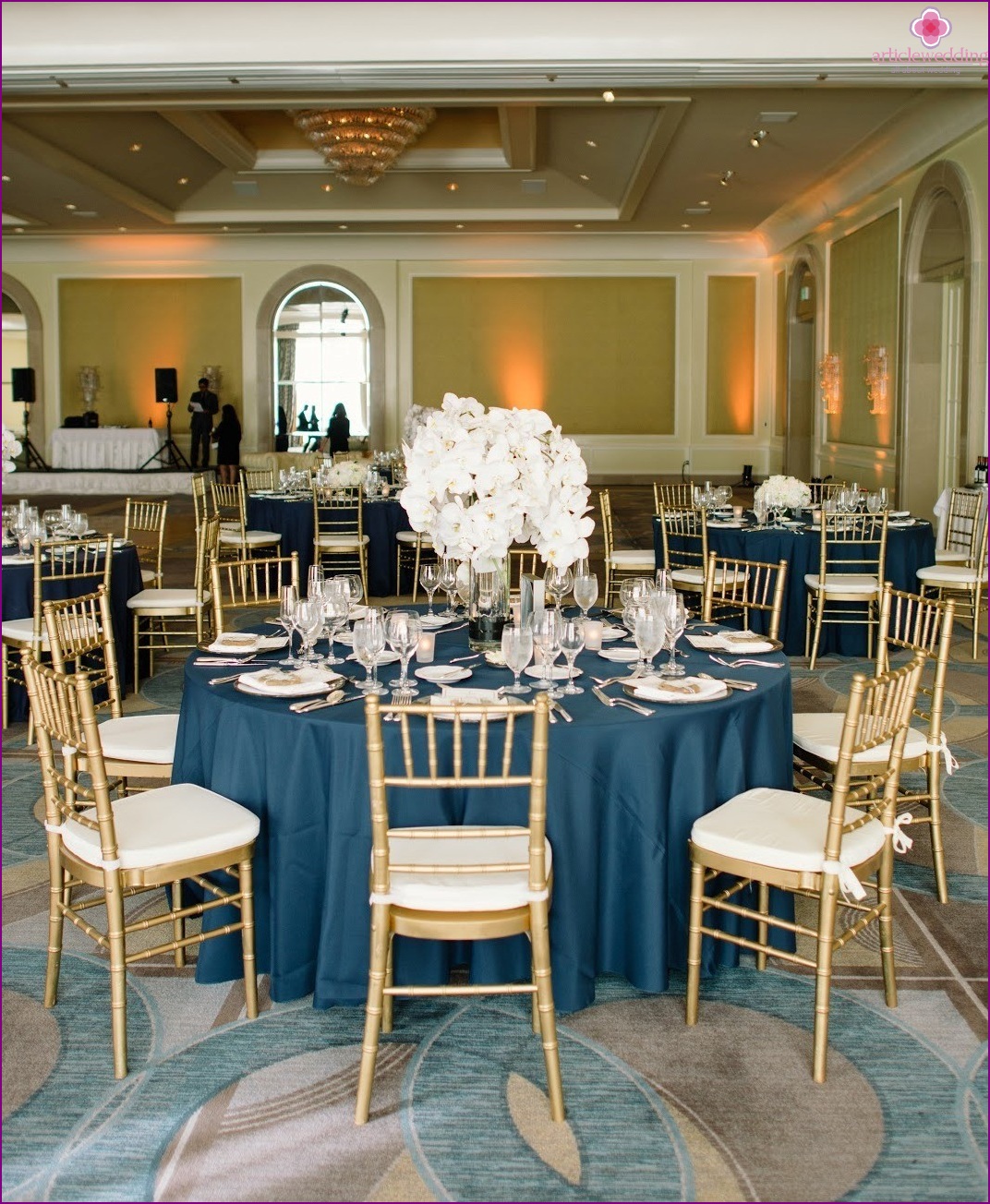 Decoración de bodas en azul y oro.