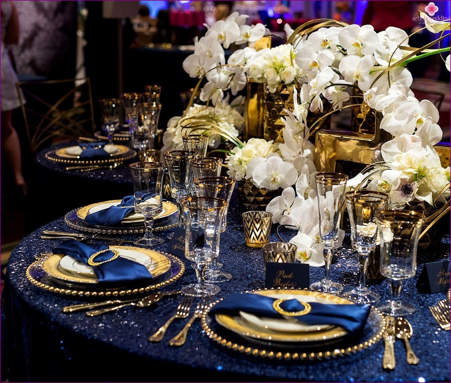 Table decoration in blue and gold