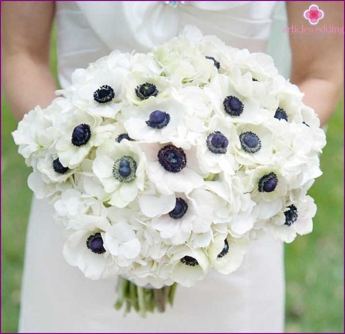 Bridal bouquet in blue