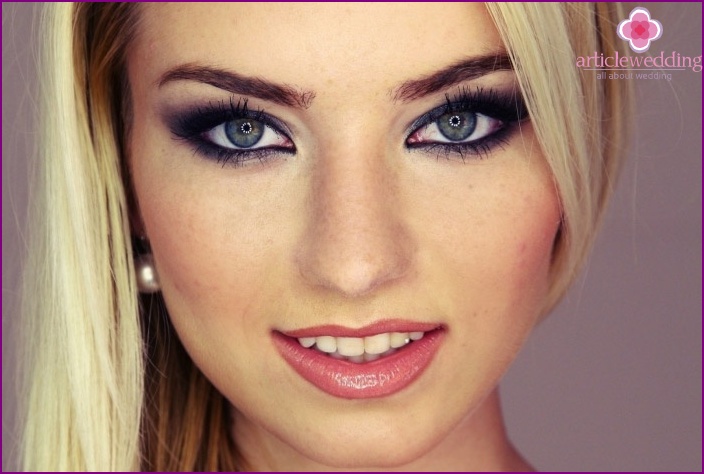 Makeup for blond hair and gray eyes