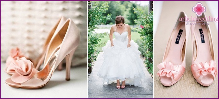 Soft pink sandals for a wedding