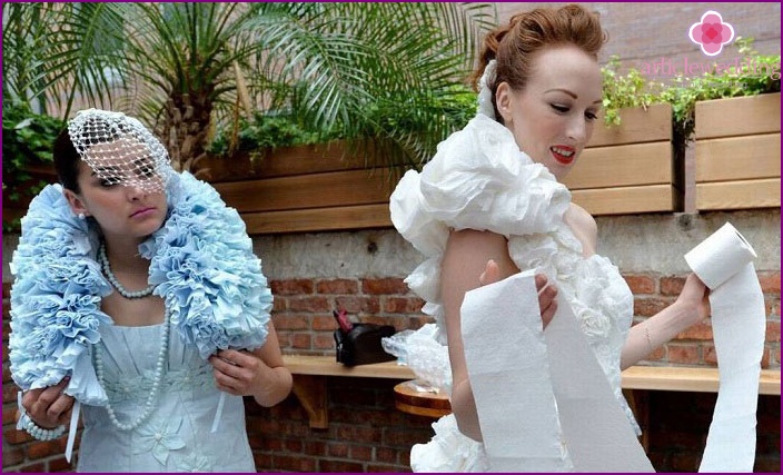 Robe de mariée en papier toilette