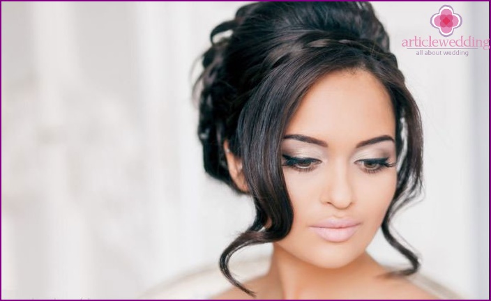 Wedding styling bun with elegant curls
