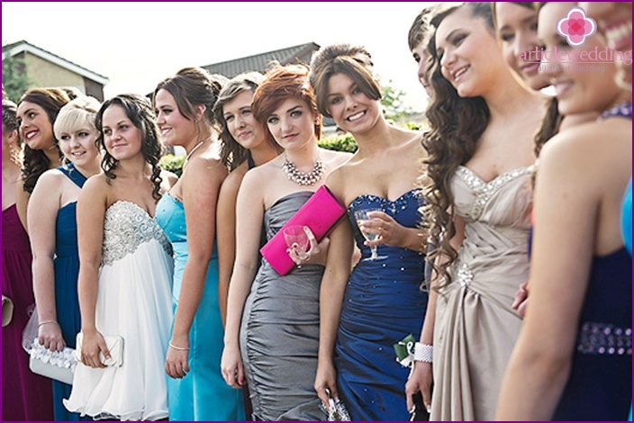 The choice of evening dress is an important and responsible task.