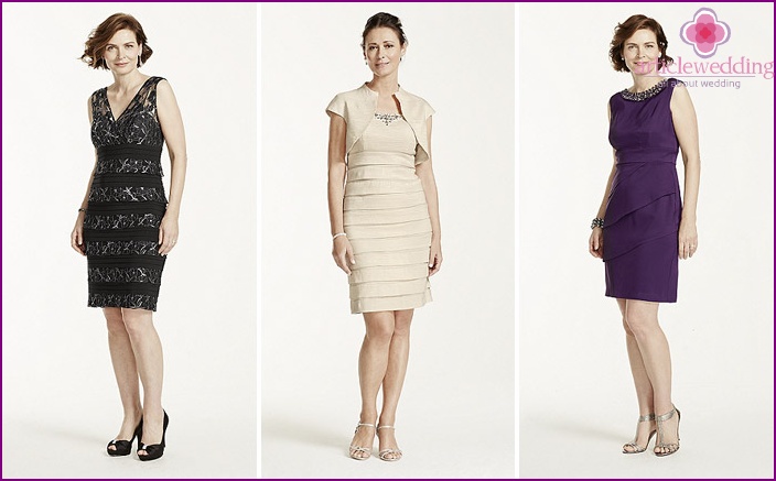Sheath dress for mom at the wedding of her daughter