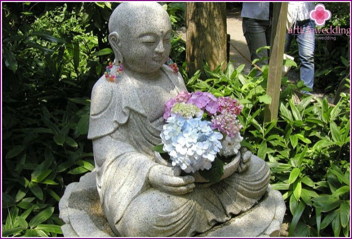 تمثال بوذا في معبد audzisai-de