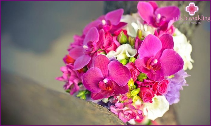 Ein Strauß Orchideen für die Braut