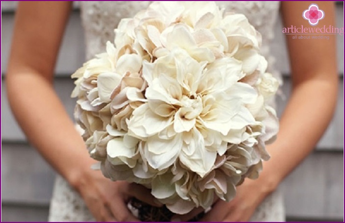 Bouquet with fresh flowers for the bride