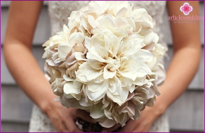 Bouquet de fleurs fraîches pour la mariée