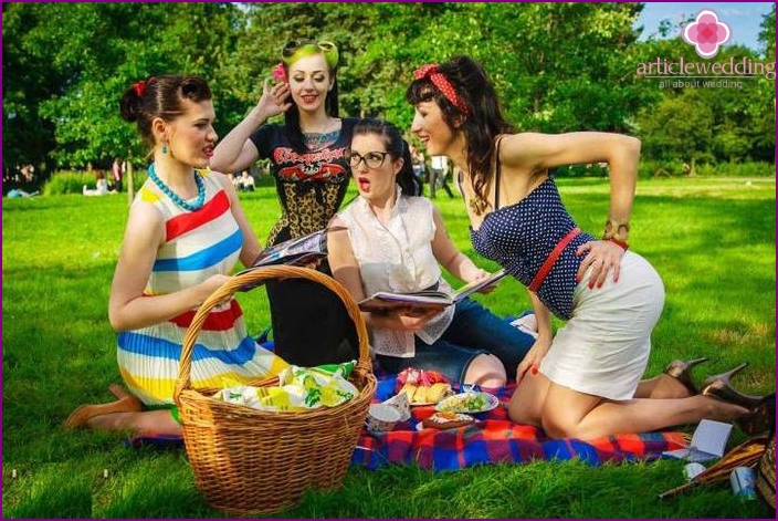 Servizio fotografico di una festa di addio al nubilato pin-up